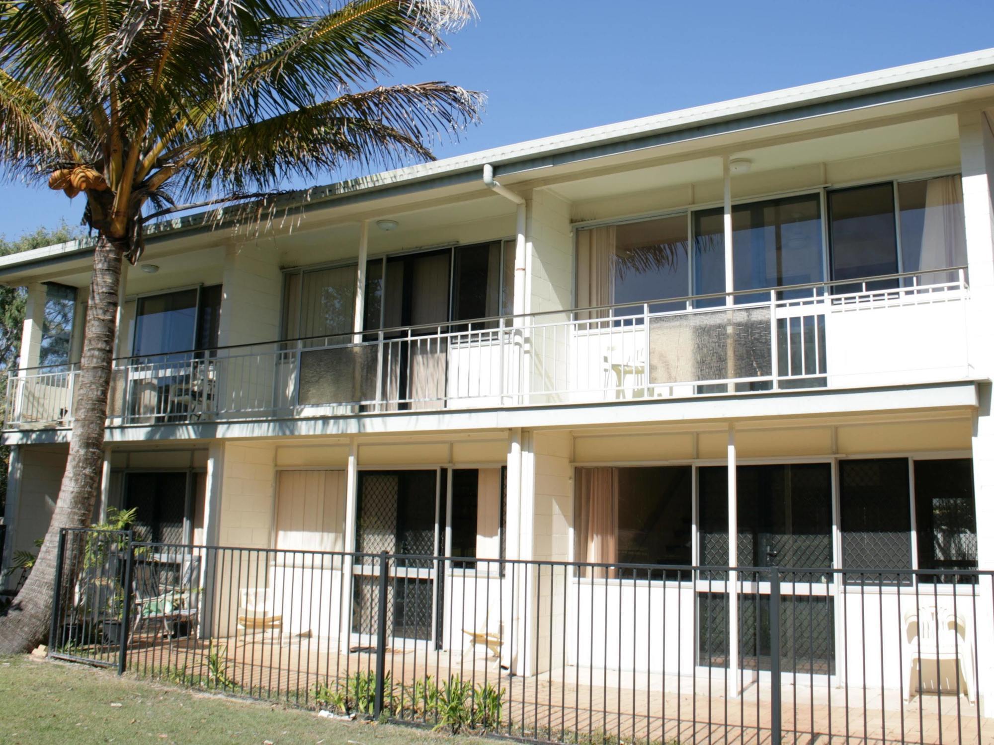 Pippies Beachhouse Backpackers رينبو بيتش المظهر الخارجي الصورة